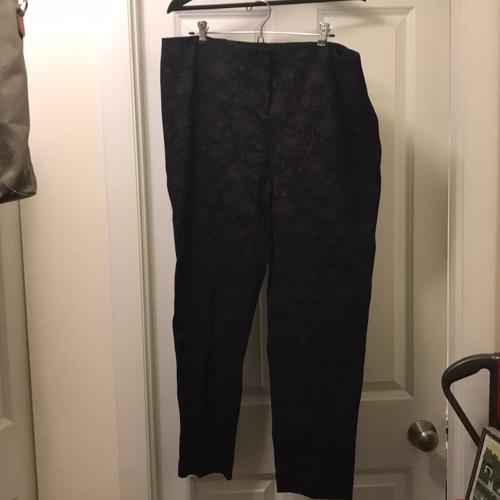 Like new stretchy black pixie pants